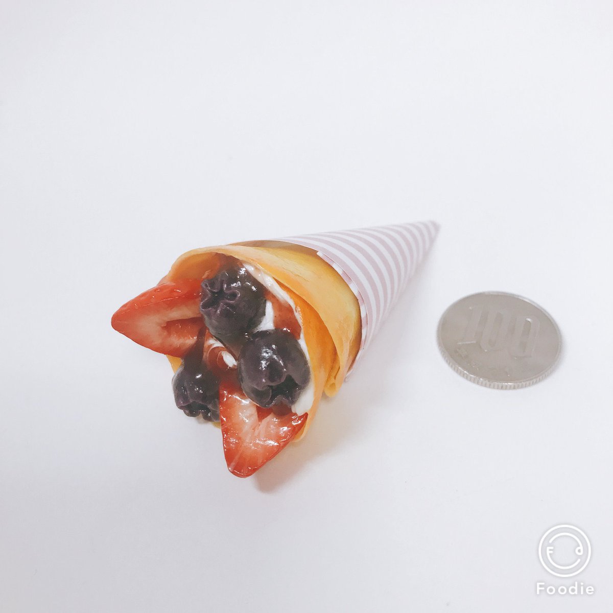 たあこ 粘土で食べ物をつくる人 たまに 生クリームたっぷりのクレープが食べたくなる時があります 樹脂粘土 雑貨 粘土細工 粘土アート フェイクスイーツ フェイクフード ハンドメイド