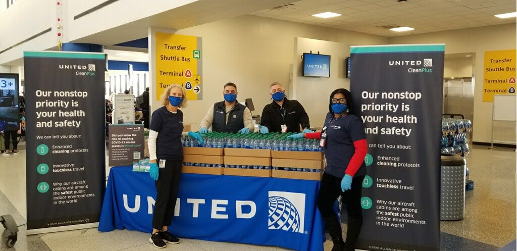 EastcoastVin's tweet photo. Happy to be back in EWR today to volunteer for such a great cause. Keeping our customers hydrated and providing a disinfectant wipe goes a long way nowadays &amp; has been very much appreciated by all👍👍#CleanPlus #travelsafe @Jmass29Massey @DJKinzelman @weareunited @LouFarinaccio https://t.co/3spPnHmQUn