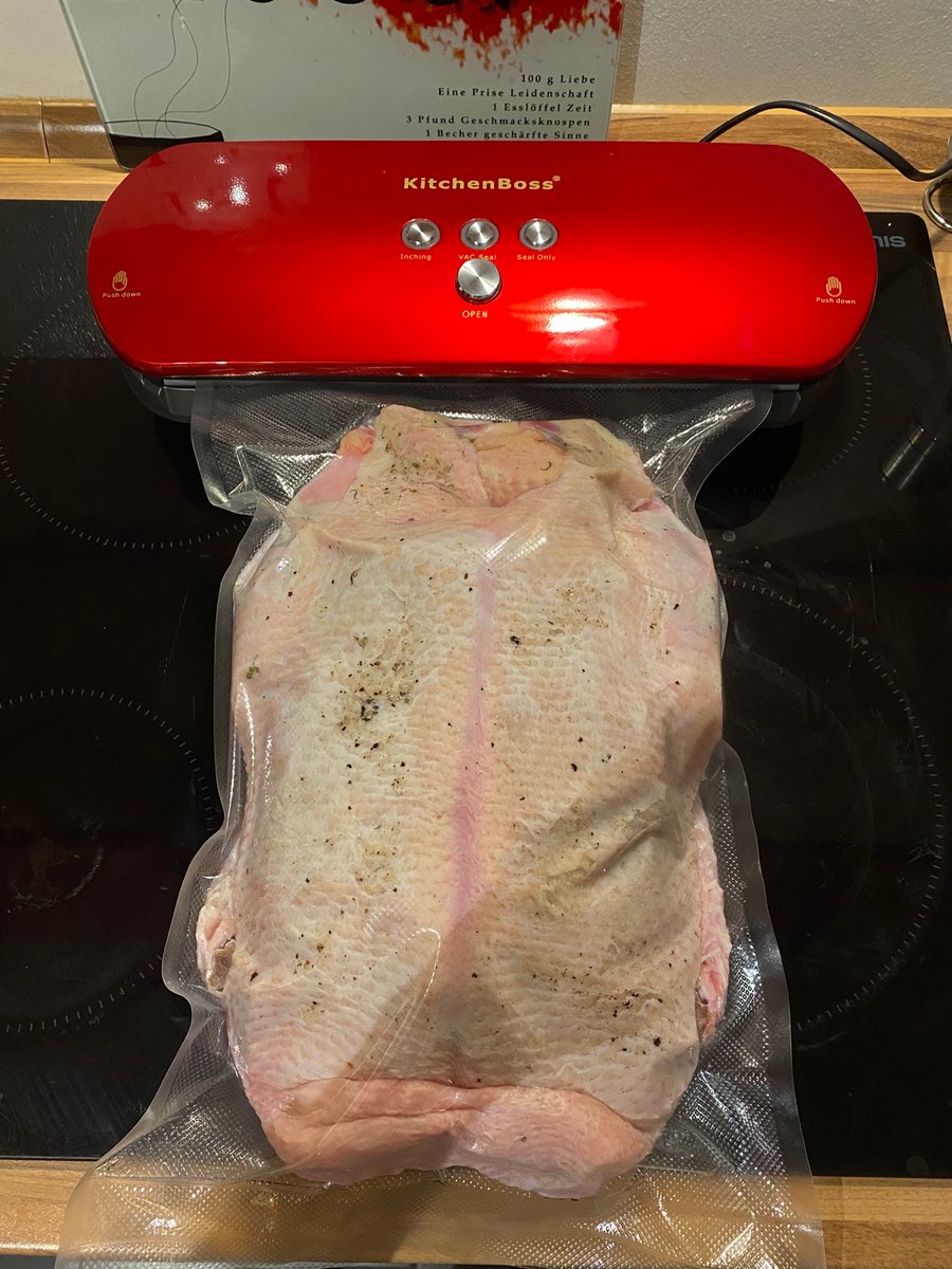 Slowereat macht es diesmal richtig langsam! Kann man eine GANZE Ente vakuumiert konstant bei 69 Grad garen? In Kürze mehr auf slowereat.com! #weihnachtsessen #slowcooker #slowcooking #Ente #sousvide #Weihnachtsgans  #vakuumieren #kochen #zarteEnte #Weihnachtsgans