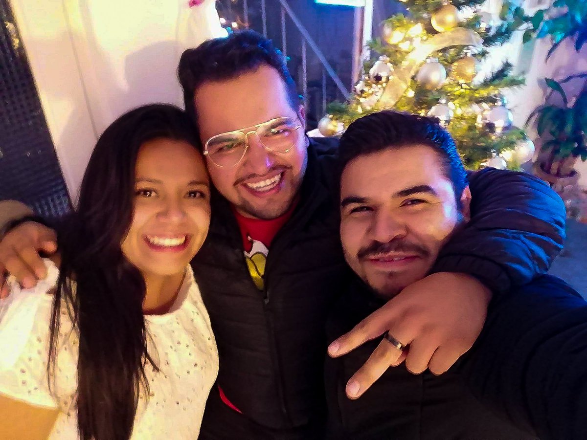 Eddpeh's tweet photo. Gracias por su amistad, la pasé increíble, gracias por la cena y los 🍷🥂🍻🍺 https://t.co/sVA3PFTktb