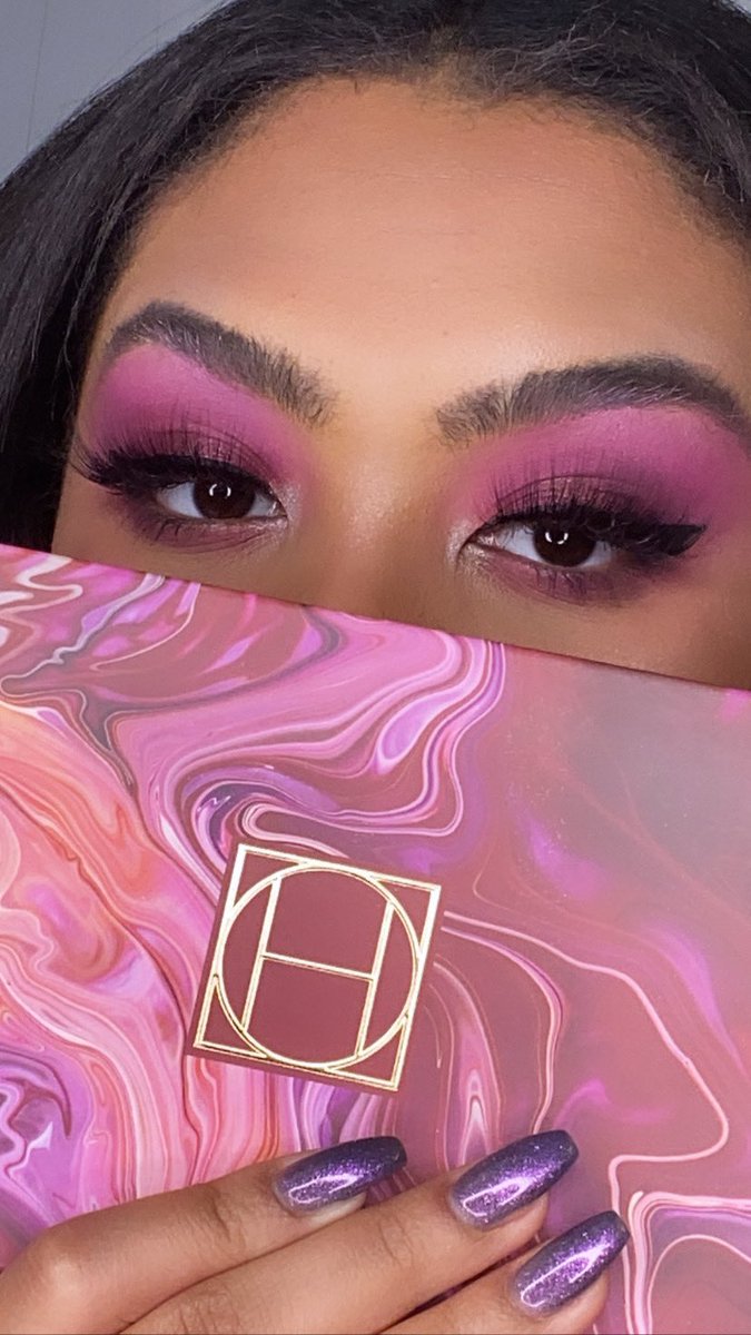 lilymmua's tweet photo. 💕PYT💕@HipDotCosmetics “Zion” Eyeshadow palette 🥰 Absolutely IN love😍 Got it in my December @boxycharm 💗🙌 #31DAYSOFCOLOURPOP #makeup #MakeupAddict #makeupartist https://t.co/cCSgsk9J4s