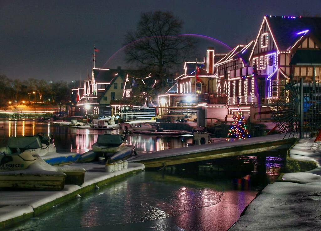 Ice, snow, and a small Christmas tree at Boathouse Row. It’s almost here! 🎄❄️ #boathouserow #christmas #christmaslights #ice #snow #philadelphia #philly #phillygram #phillymasters #phillyprimeshots #phillyunknown #phillycollective #phl_shooters #visi… instagr.am/p/CJGnFvlj6wu/