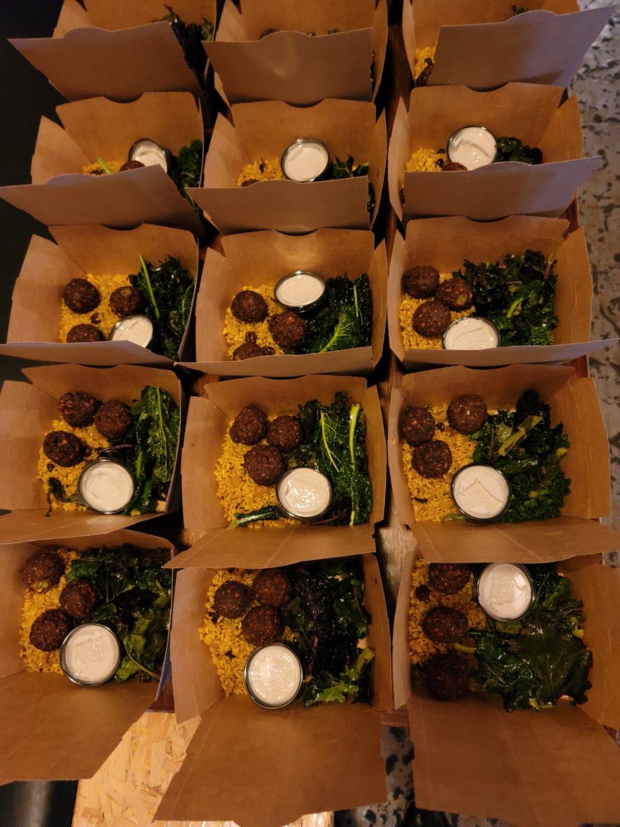 FrancescaHongWI's tweet photo. We're delivering 1000 xmas meals  today.

THANK YOU @ForwardCook 
service providers &amp; partners 

@UrbanTriage @AboutFreedomInc 
EOTO, Allied Welness, FOSTER 
@BanzoMadison, Casetta, @Theoldfashioned, @lakitchenette, Madtown Food Services @MerchantMadison, Ancora 
&amp; @C4GMadison ✌ https://t.co/zhgsJi09LM