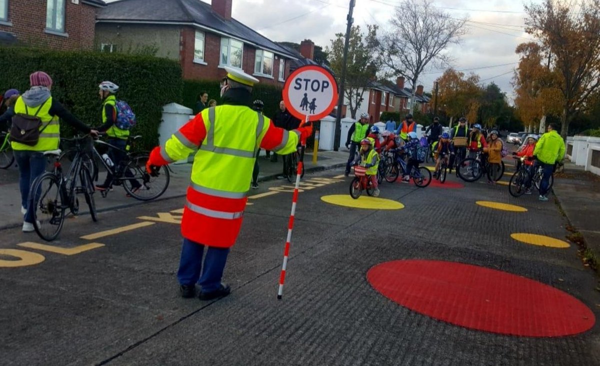A Proven Theorem: Dots + Pencils = Happier Kids!Schools zones for cleaner air, safer streets and more active children, were spotted around the capital with  @DubCityCouncil  @GreenSchoolsIre  @Fingalcoco leading the way in their roll-out.  @canalwayetns  @GreenlanesNS  #airquality