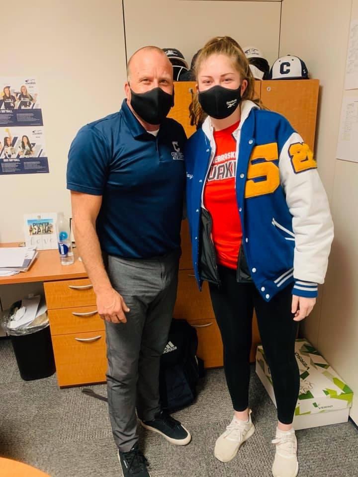 QuakesRecruit's tweet photo. Another @NEQuakesSB stud making a campus visit. @KleinsQuakes18 2022 C/3B, @13_jayden_22 visiting @cunesoftball and meeting with Coach @shawnsemler
#CampusVisit
#QuakesRecruiting
#NEQuakesSB https://t.co/f2T7tbKHWY