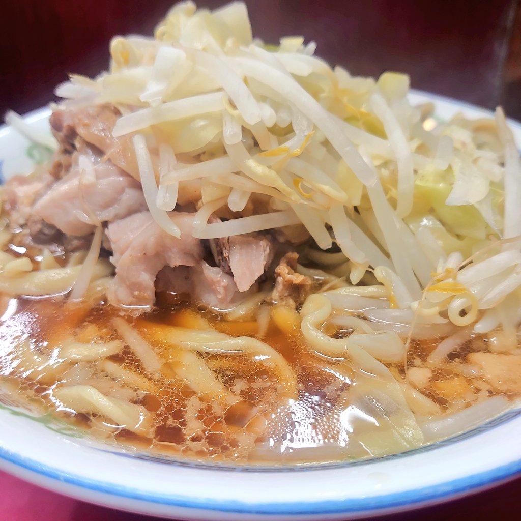 横山裕 ラーメン二郎 目黒 小ラーメン アテンドして頂き メグジ に初訪 豚肉や豚骨とその脂 カエシ のバランスが絶妙な非乳化スープに硬めに茹でられたワシワシとした平打ち太麺は啜り応えあり 夜に二郎を食べているという背徳感が美味しさをブースト 笑 横山裕 ラーメン二郎 目黒 小ラーメン アテンドして頂き メグジ に初訪 豚肉や豚骨とその脂 カエシ のバランスが絶妙な非乳化スープに硬めに茹でられたワシワシとした平打ち太麺は啜り応えあり 夜に二郎を食べているという背徳感が美味しさをブースト 笑