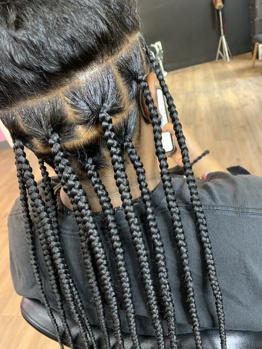 JordanSarinaa's tweet photo. From start to finish.. My clients hair was so long and healthy π i love itπ₯°
#largeknotless
IG: __jordansstyles https://t.co/PWhZEwLARl