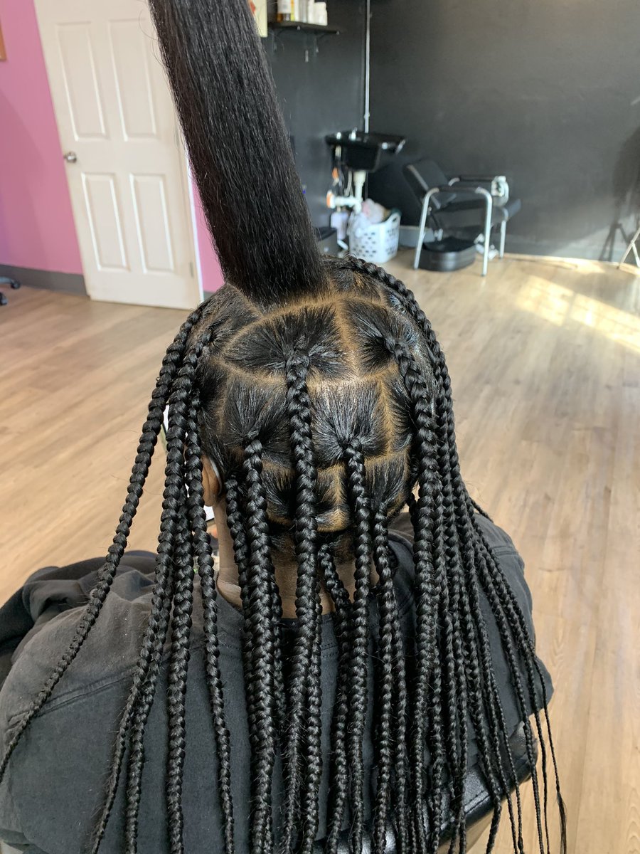 JordanSarinaa's tweet photo. From start to finish.. My clients hair was so long and healthy π i love itπ₯°
#largeknotless
IG: __jordansstyles https://t.co/PWhZEwLARl