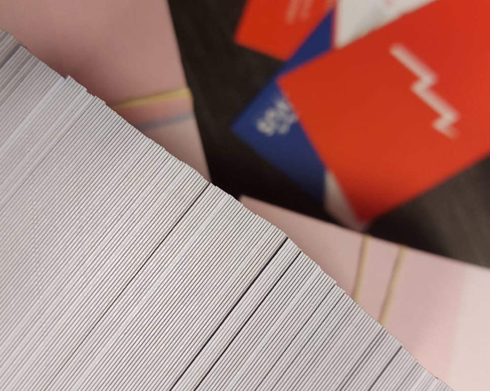 ActivusUitzendb's tweet photo. Druk met drukwerk 💪
Het is gek om een project, waar je al zo lang digitaal aan werkt, eindelijk fysiek in handen te kunnen hebben. We houden jullie nog even in spanning, maar zijn erg benieuwd wat jullie er uiteindelijk van gaan vinden! 😁

#uitzendbureau #project #ontwikkeling https://t.co/OH3eSVLWpg