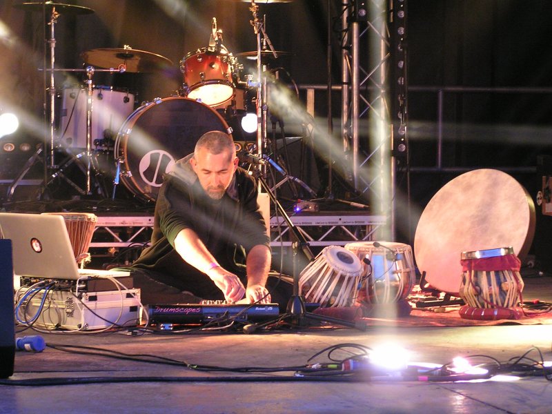 #EthnoCloudsBestChoiceDaily
Watch and enjoy:
☛ ethnocloud.com/Jon_Sterckx/?y… 
#ECBCD #worldmusic <a href="/residentadvisor/">Resident Advisor</a> <a href="/jonsterckx/">Jon Sterckx</a> <a href="/coslive/">Consequence of Sound</a> #UK   
Please support the artists.  RT