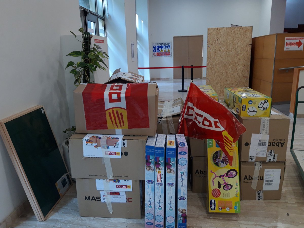 XASolidaria's tweet photo. Xarxa Acció Solidaria de CCOO. "Cap infant sense joguina", avui lliurem les joguines recollides durant la campanya 2020,  moltes gracies a totes les companyes i companys en federacions i territoris que han fet una bona feina. malgrat el  Covid 19,  va ser un gran èxit. https://t.co/tWH3cOu2dT