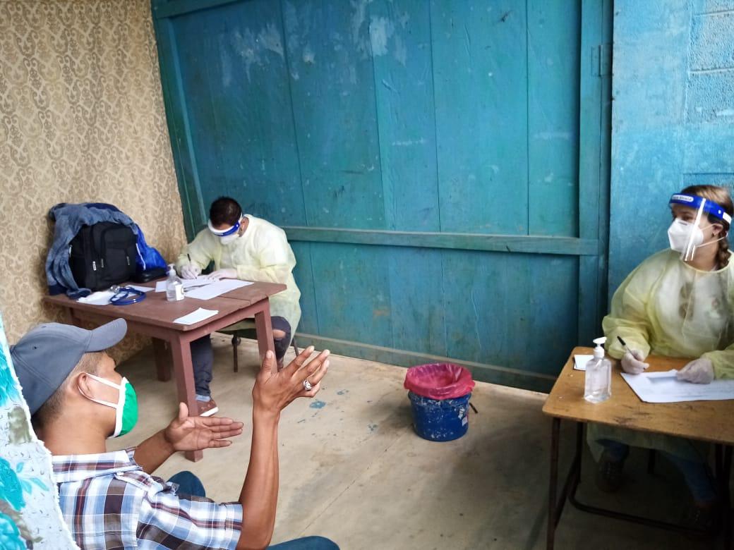 CobanMedica's tweet photo. BMC Cobán realiza Jornada Médica en la Aldea Candelaria Yalicar, municipio Chisec, una de las más afectadas por los Huracanes. Ayudar al que lo necesita no sólo es parte del deber sino de la felicidad. José Martí #CubaSalva #CubaCoopera #CubaPorLaVida https://t.co/qRbmd9VBhQ