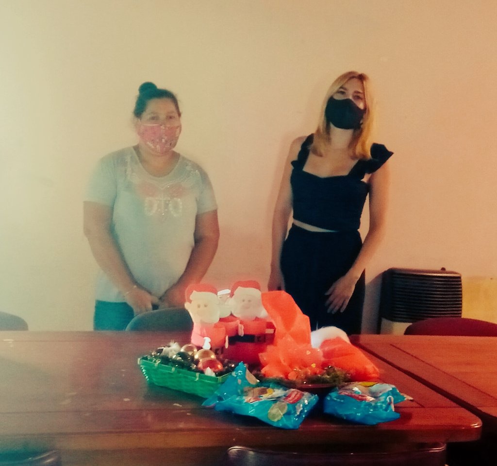 pampizzi's tweet photo. Que alegría!!! Las donaciones navideñas  del Parlamento de Adultos Mayores llegaron a Anide. #abuelassolidarias #sanlorenzo https://t.co/LDY773zSPF