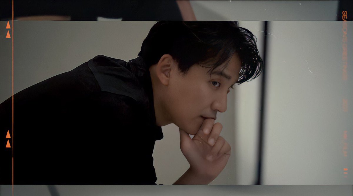포즈는 비슷한데 착장이 바뀌니까 완전 다른 느낌이다 나 죽어 ㅇ<-<