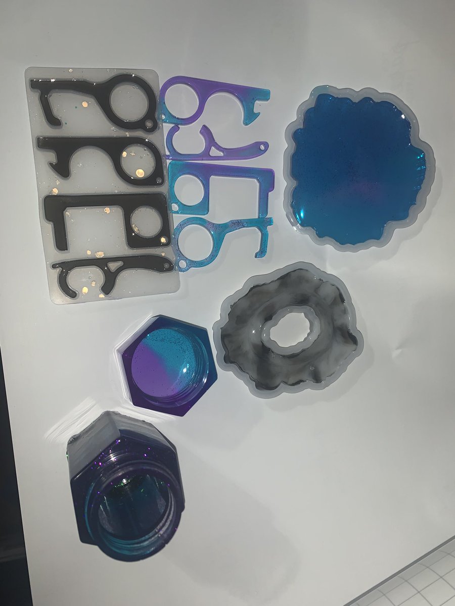 megsxoxo012's tweet photo. Been working on some thing but idk why they keep coming out gummy #resinart #art #ihavefun https://t.co/yteHBNPLXe