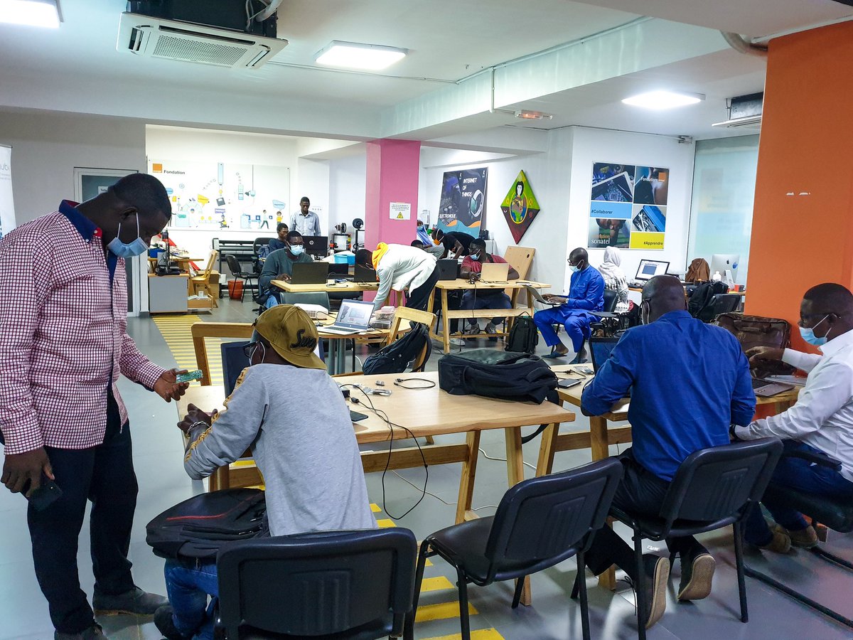 orangestartupst's tweet photo. Lancement de la session pratique sur la technologie @waziupIOT avec le @GroupeSonatel au #Fablab de Orange Digital Center.
#Wazihub #IoT #make #insideodc #codingforbetterlife #LabS #doityourself https://t.co/auRfqSKyNS