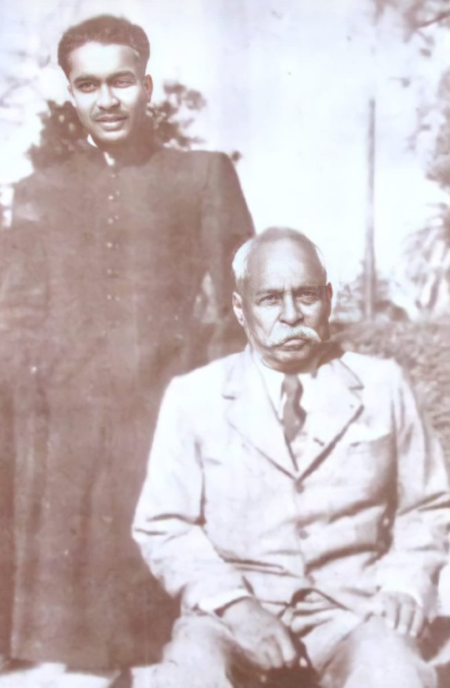 Mahatma Gandhi was stationed at Berboi near Delang estate of Parala maharaja.Laxmi Narayan Patnaik took over all arrangements of Gandhijis stay.After retirement, he established Utkal Chemicals, Utkal Bank, Oriya Sahitya Prachar Samiti,etcAlso he established odia school,8/n