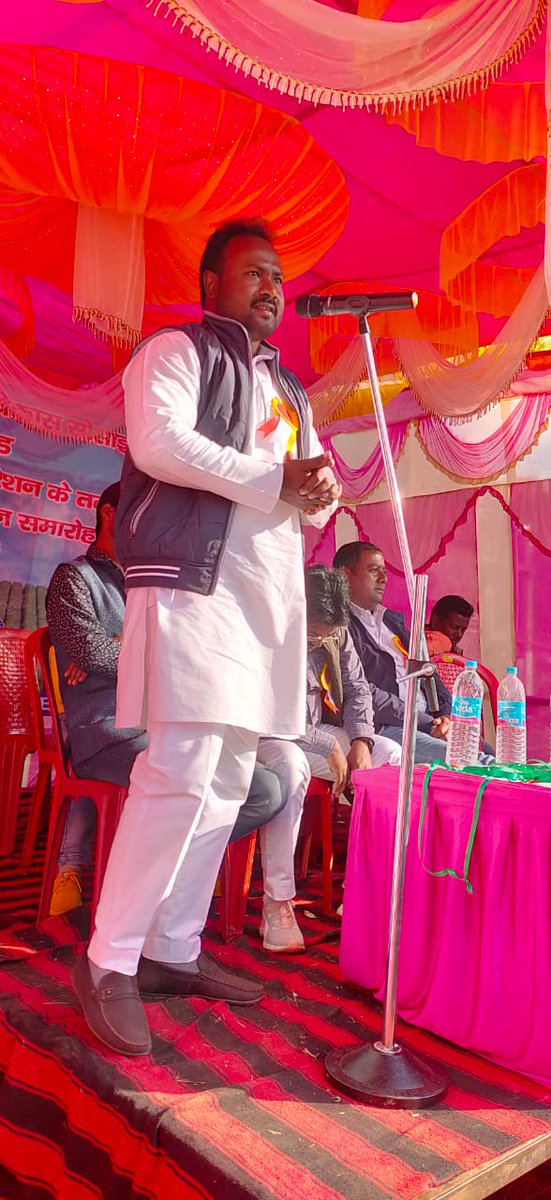 Mandar Vidhansbha Congress Seva Foundation (@csf_mander) on Twitter photo बेड़ो प्रखंड के चचकोपी में कृषि विकास सोसाइटी व मुस्लिम स्टूडेंट फेडरेशन के संयुक्त तत्वावधान में प्रतिभा सम्मान समारोह का आयोजन किया गया जिसमें मुख्य अतिथि के रूप में झारखंड आदिवासी कांग्रेस के प्रदेश उपाध्यक्ष श्री सन्नी टोप्पो उपस्थित हुए ।
<a href="/RahulGandhi/">Rahul Gandhi</a> <a href="/DrRameshwarOra1/">Dr. Rameshwar Oraon</a> बेड़ो प्रखंड के चचकोपी में कृषि विकास सोसाइटी व मुस्लिम स्टूडेंट फेडरेशन के संयुक्त तत्वावधान में प्रतिभा सम्मान समारोह का आयोजन किया गया जिसमें मुख्य अतिथि के रूप में झारखंड आदिवासी कांग्रेस के प्रदेश उपाध्यक्ष श्री सन्नी टोप्पो उपस्थित हुए ।
<a href="/RahulGandhi/">Rahul Gandhi</a> <a href="/DrRameshwarOra1/">Dr. Rameshwar Oraon</a>
