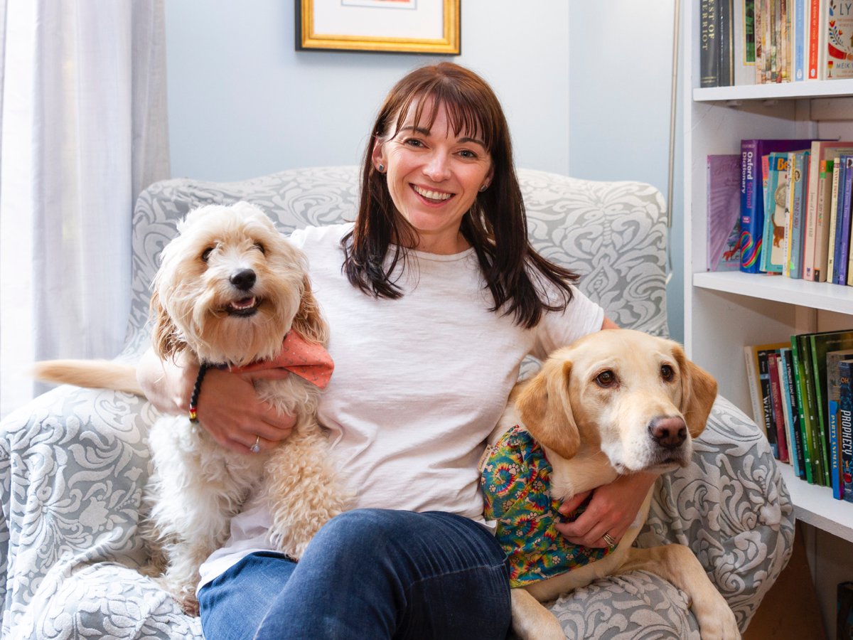 Thank you <a href="/lisaenman/">Lisa DesRoches</a> for capturing such a sweet photo of me with my assistant editors. #NewProfilePic