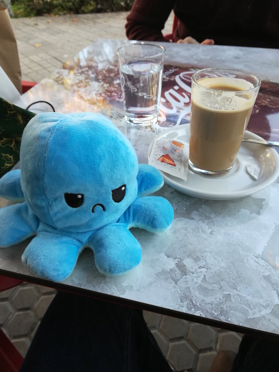 DaniCarMa_96's tweet photo. Yo antes y despues de darle el primer sorbito al café https://t.co/VqQeNiK8mC