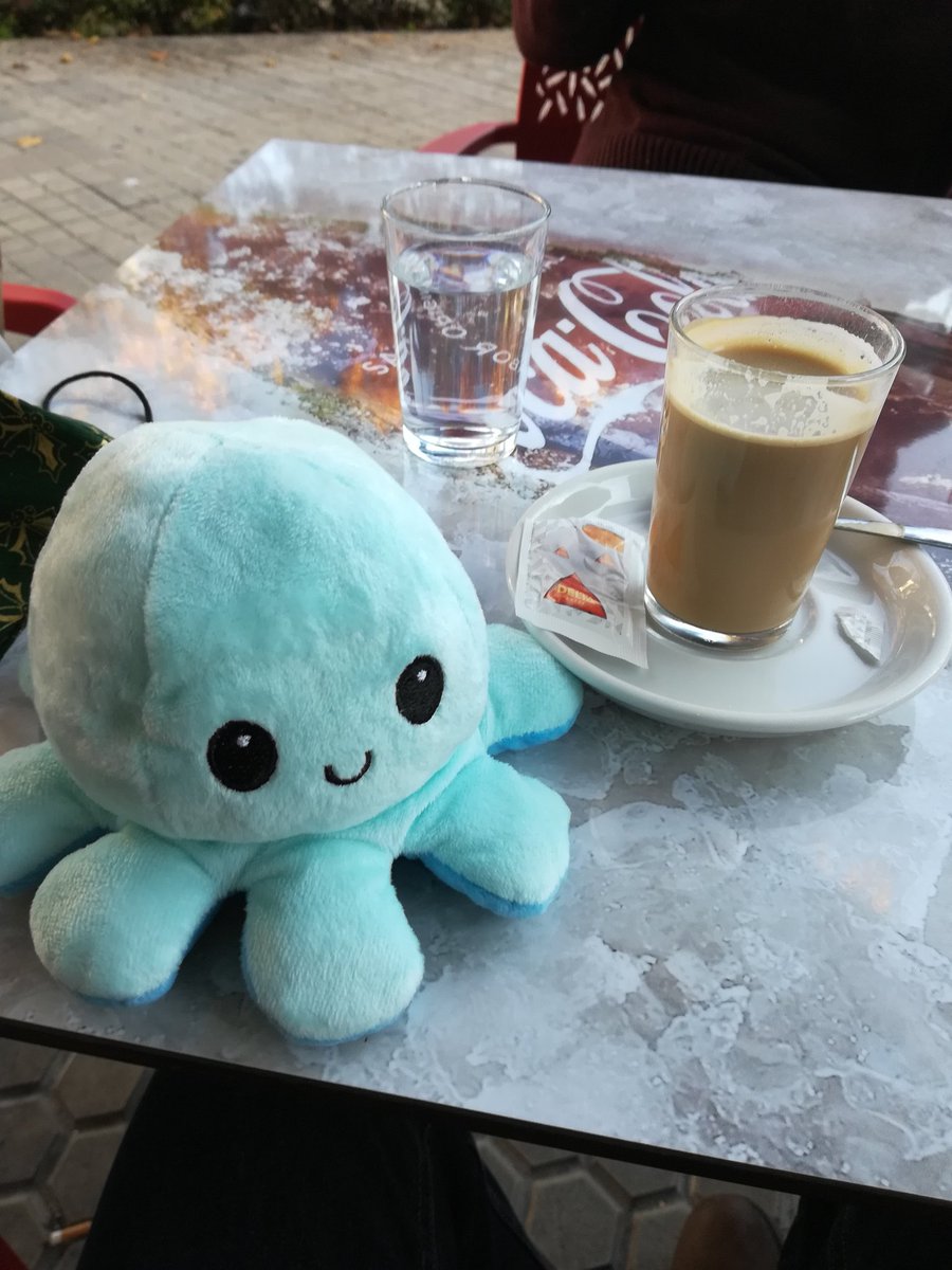 DaniCarMa_96's tweet photo. Yo antes y despues de darle el primer sorbito al café https://t.co/VqQeNiK8mC