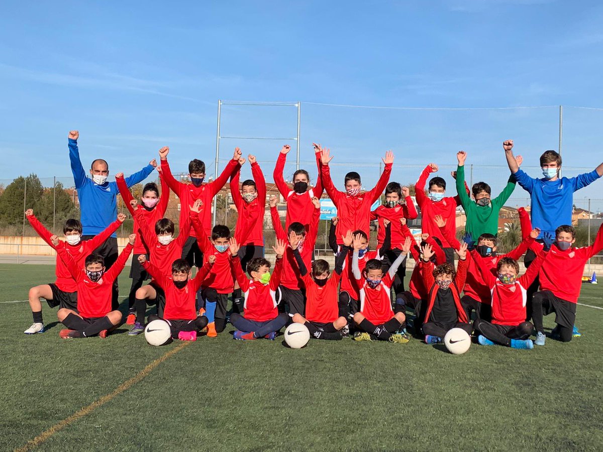 ⚪🔴 CLUB

🔛 La primera sessió de les jornades de Nadal ha tingut lloc aquest matí al CE Torrent de Llops amb molta activitat.
💪 Demà seguiran amb més treball!

#CFMartorell
#CorBlanciVermell