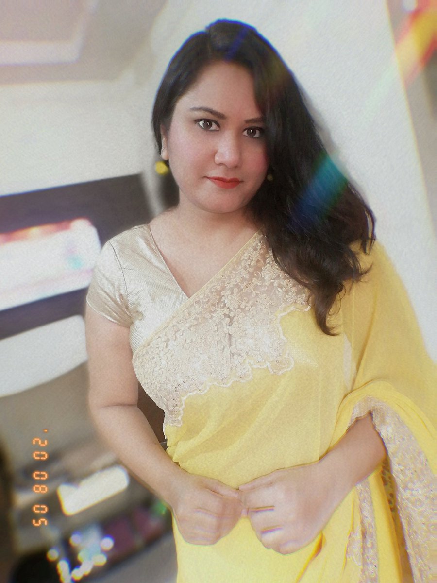 richabpl's tweet photo. Always a saree lover❤️#worldsareeday https://t.co/4XgyCoqmTA