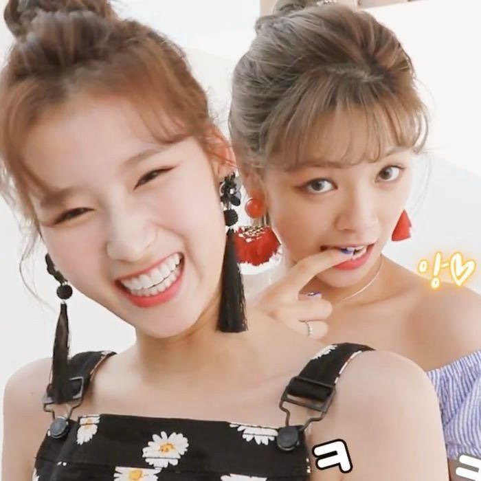 myjeongarchives's tweet photo. jeongyeon sees                jeongyeon does https://t.co/iBj0NbBoag
