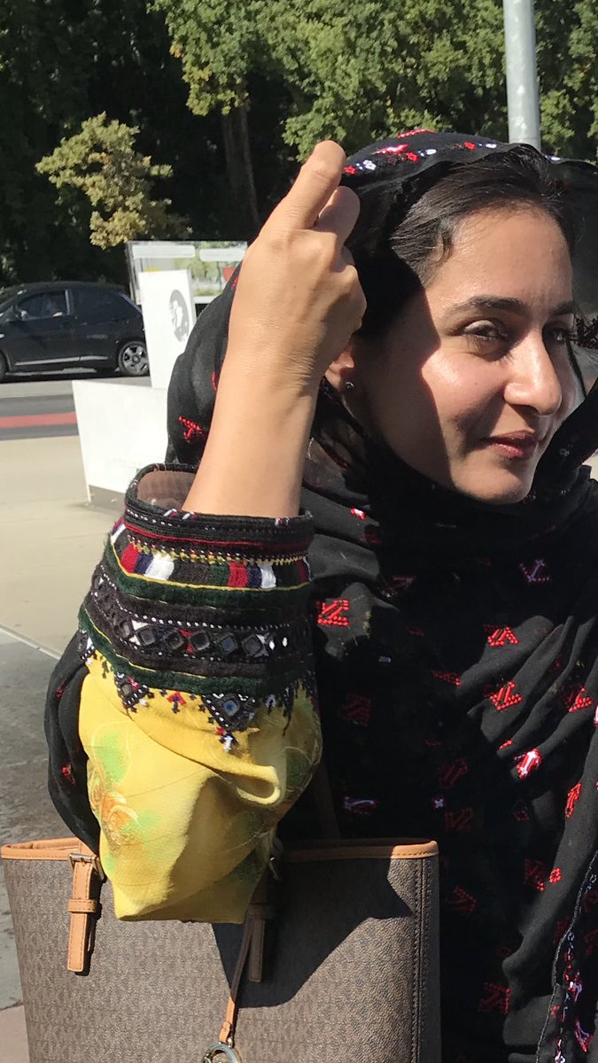 ShahzadBaloch_'s tweet photo. I never thought that will be our last meeting, Banok you left us very soon. You will live in our hearts forever and ever. #KarimaBaloch 💐 https://t.co/hZrJEkO3wW