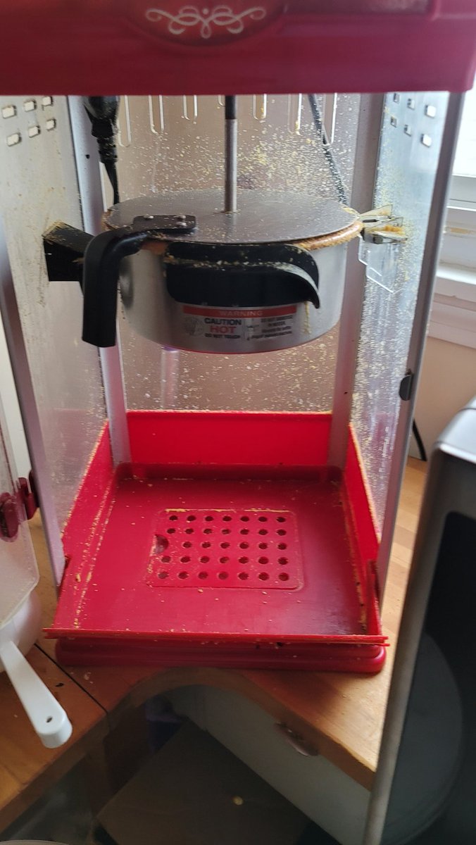 CP_Daddy's tweet image. The way @_Kayleebug_ leaves the popcorn maker versus the way it should be left... Consider this you're warning #littlegirl