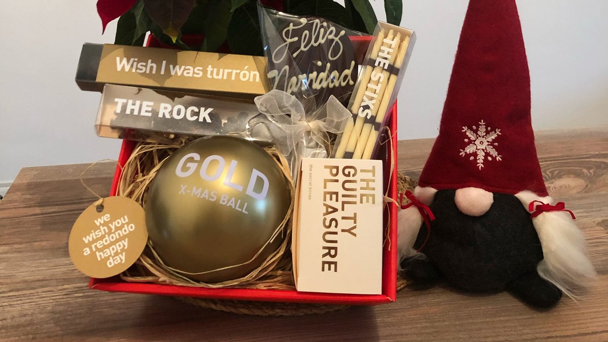 ibooagency's tweet photo. También hemos recibido nuestro lote navideño de chocolate 🍫

#navidad #christmas #regalos #merrychristmas #lotenavidad #xmas #chocolate #chocolatfactory #iboo #ibooteam #regalos #christmastime #sweetpresents #sweetchocolate #iboopresent #iboo2020 https://t.co/1FUtihR5mW