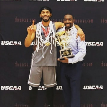 Coachhammett's tweet photo. Congratulations @_biddle On Graduating College Today.The FIRST EVER College Graduate In Your Family Is AMAZING.
A National Champion And Now A College Graduate. I'm So Proud Of You. Pops Is In Heaven Smiling Proud. Love You Ameer!
#MoreThanAnAthlete #JucoProduct #E4P #PopsDog https://t.co/EzmjgHFoRZ