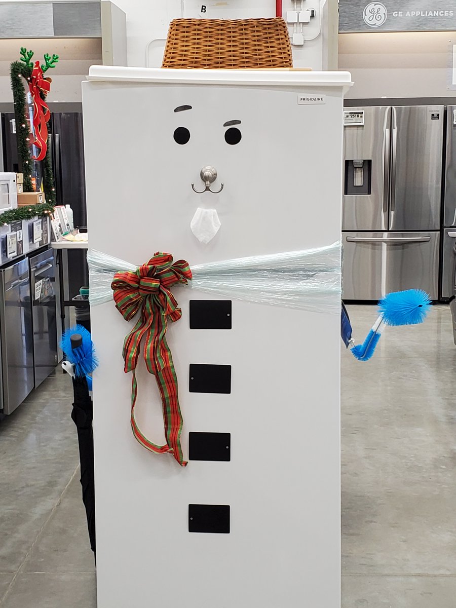 hrjohnson2785's tweet photo. Do You Wanna Build a Snowman? Day 9 of the Holiday Celebration #MWDEC2020 in @RiversDepot . The Appliance Dept. and MET get into Holiday Spirit for the Snowman building contest. @Archiegraham17 @anbenner926 @ErinSnell8 @StevenS17367747 @kathyraglin840 https://t.co/vLr2sNeeWL