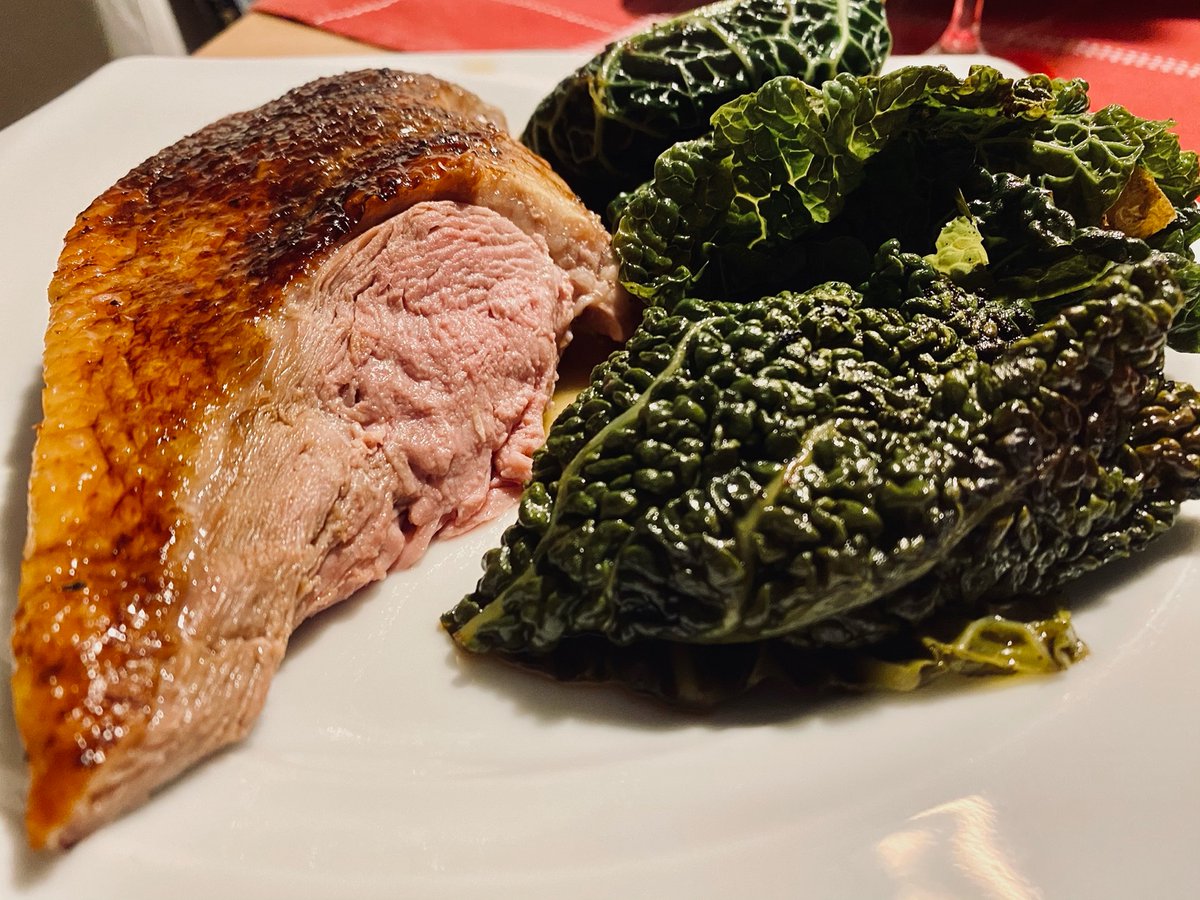 Endlich! Meine erste GANZE Ente im sous-vide-Verfahren ist gelungen. Wer Zeit zum Nachmachen hat, braucht diese eigentlich gar nicht: wp.me/p534N0-mV #weihnachtsessen #slowcooker #slowcooking #Ente #sousvide #Weihnachtsgans  #vakuumieren #kochen #zarteEnte #Weihnachtsgans