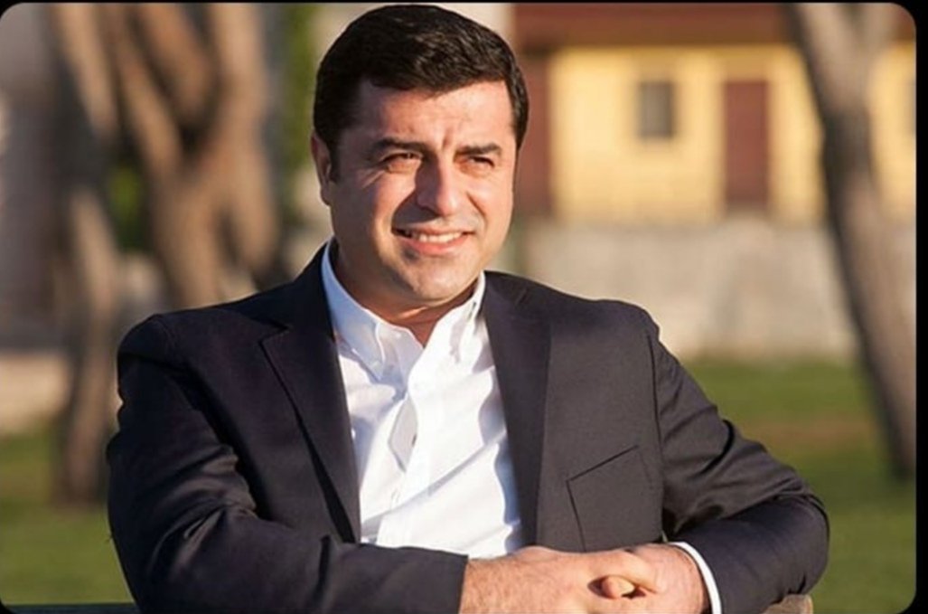 " Eee nerede kalmıştık.." Twitini dört gözle bekliyoruz... ✌🏻✌🏻