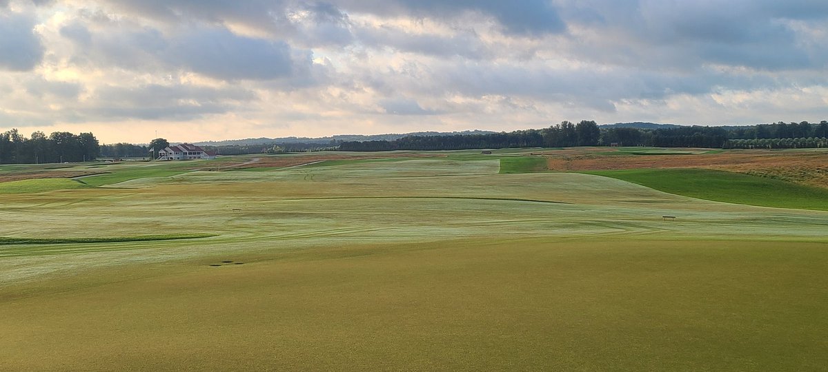 Looking to put together a team of superintendents who are “down with brown.” As in who manage their turf with low input and have firm, fast and dry conditions. If this is you or if you know someone please send them my way. Thanks and Merry Christmas