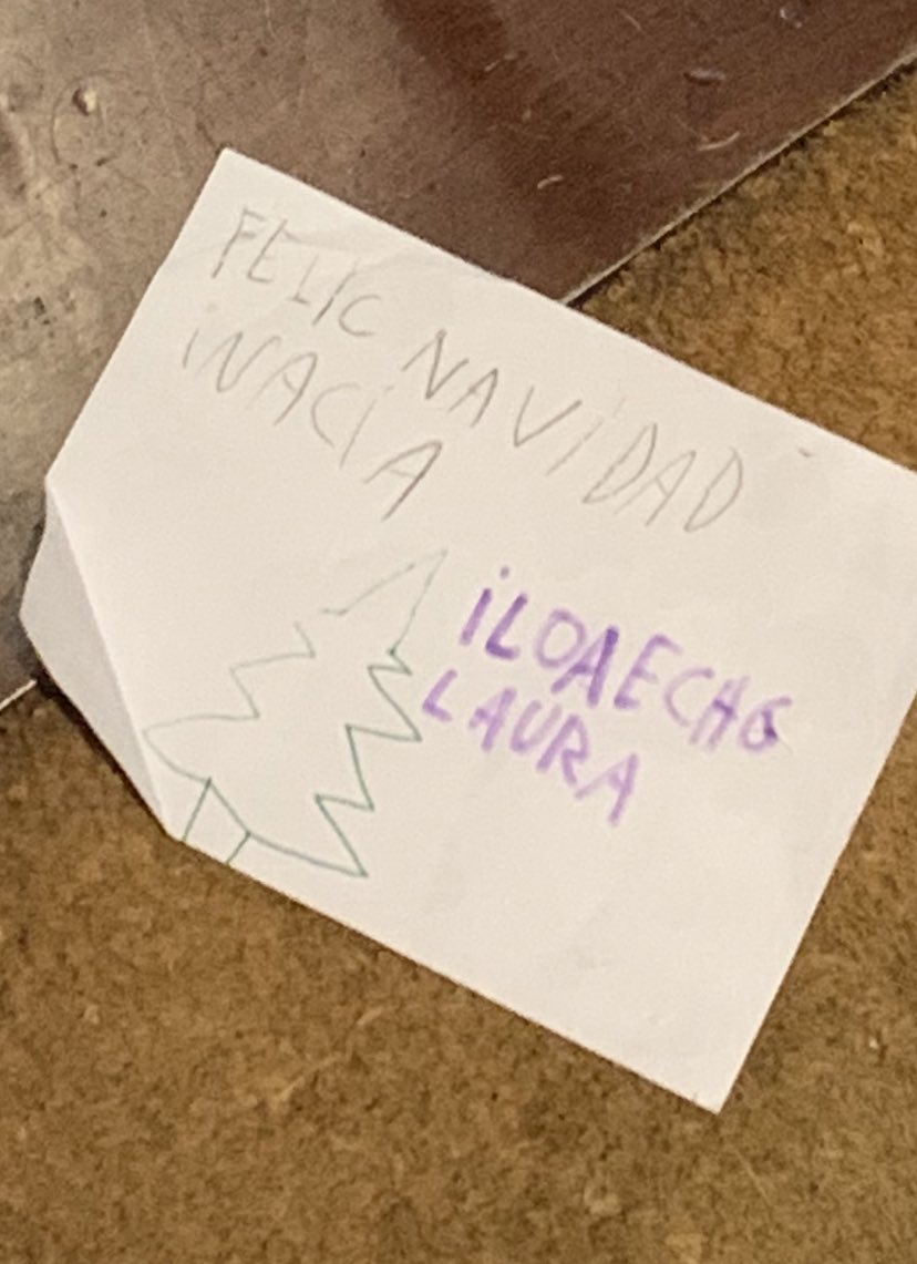ignaciadepano's tweet photo. Llego a casa y me encuentro esta felicitación de #vecinito. Que como es muy legal me especifica que la ha hecho su hermanita mayor. Como no adorarlos. https://t.co/3dQ0a0bevv