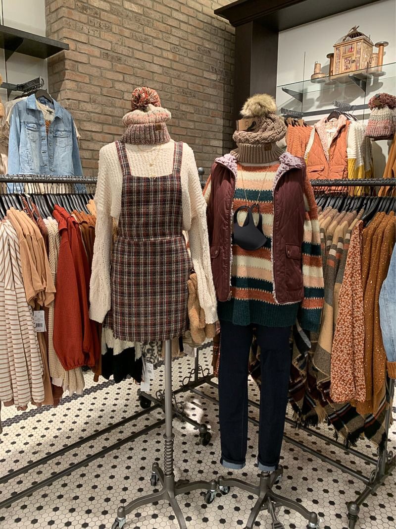 Anyone else finding themselves wearing red and green each day this week!? 🙋‍♀️🎄❤️ 

Shop new arrivals at the link in our bio! #drygoods #drygoodsusa