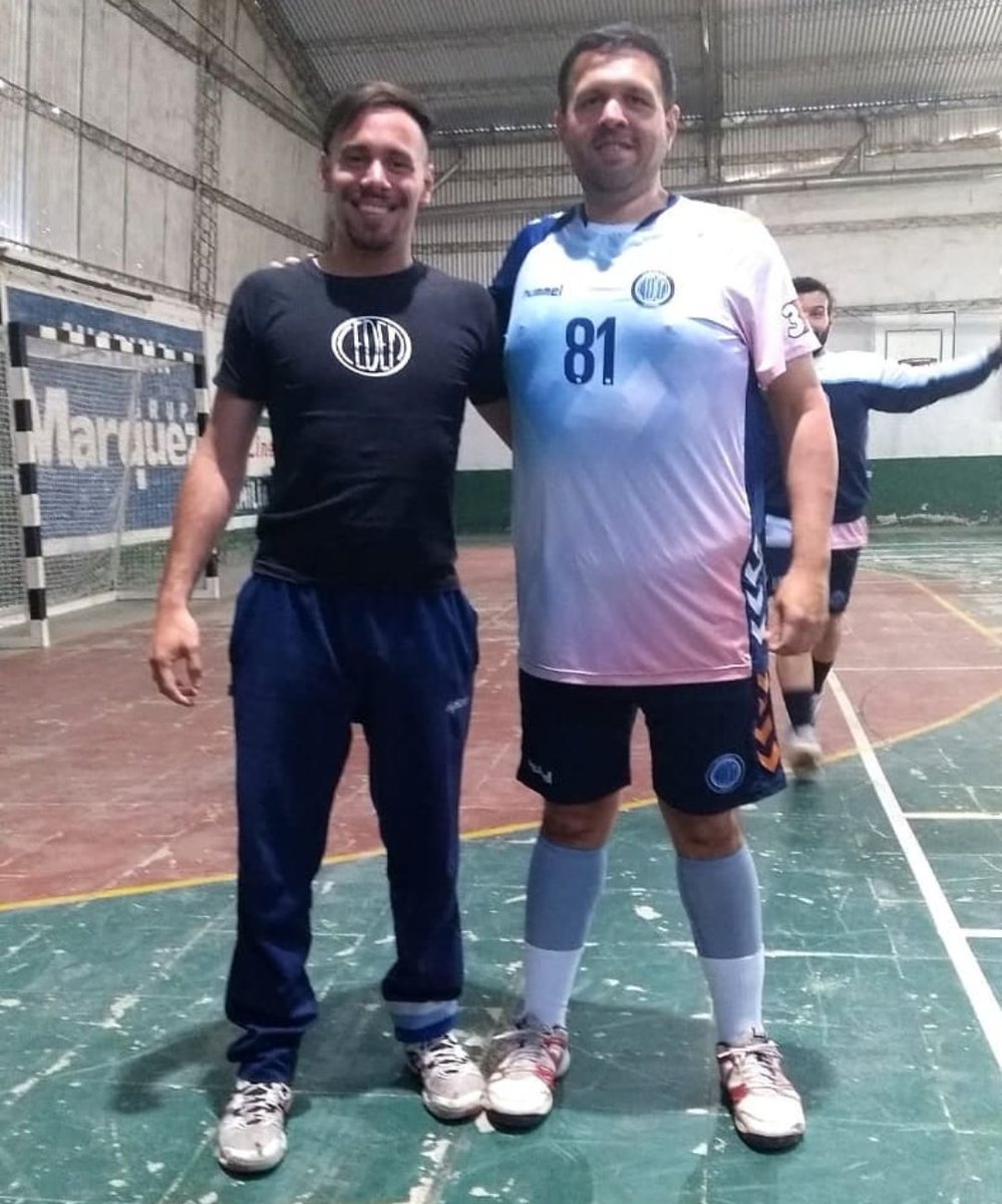 Parte del cuerpo técnico de inferiores y mayores caballeros desde ya varias temporadas. Ex jugador del club. Consiguió varios podios y ascensos. Hoy está cumpliendo 4⃣4⃣ años Diego Carabajal!
Gracias por tantos años de compromiso y amor por nuestro club <a href="/diego_cara/">Diego Carabajal</a>