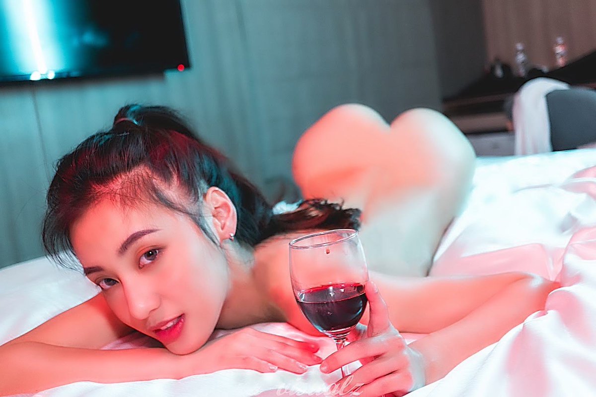 r_visualz's tweet photo. 給我一張椅子 https://t.co/C8adBGHxZv