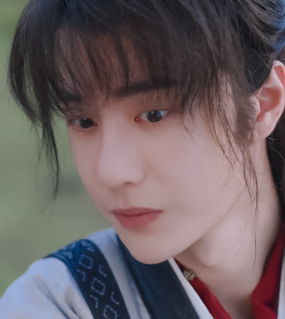 Yibo ah.. you’re seriously very pretty  very very beautiful  you’re too distracting to the drama 