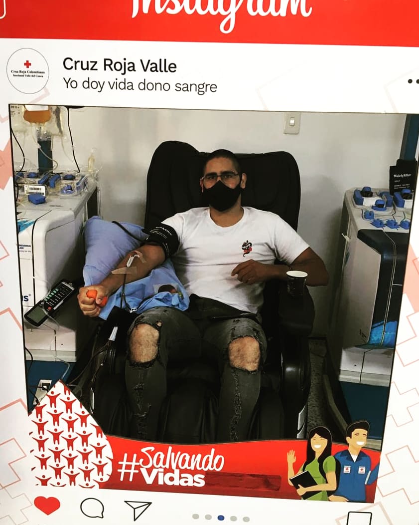 Cruzrojavalle's tweet photo. El programa #Donarte de Juventud, hizo una jornada donde vinculó a empleados y voluntarios, para que realizaran su acto solidario de compartir vida, de la mano con la campaña de regalos para los niños que apoya la CR en el Valle. #LaNavidadEstáEnRiesgo #YoDoyVida #YoDonoSangre https://t.co/uxGVJja8Cy