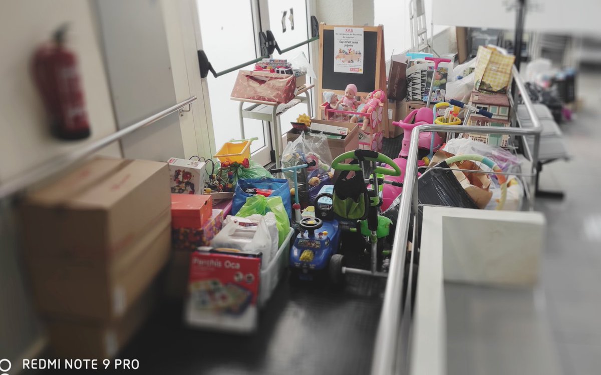 XASolidaria's tweet photo. Xarxa Acció Solidaria de CCOO, cap infant sense joguina, bona feina al Barcelonés Nord. https://t.co/se2b897gaS