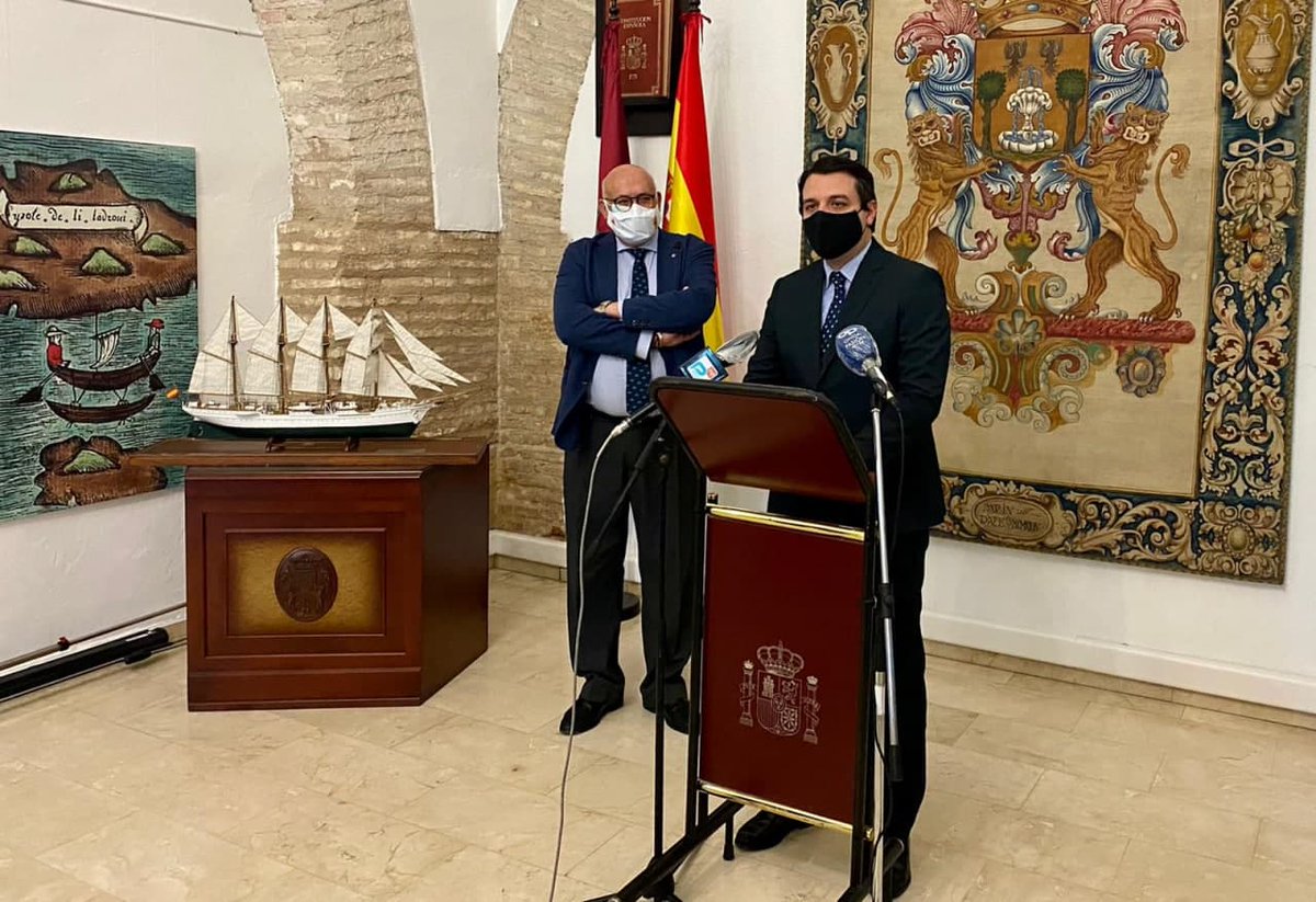 jmbellidoroche's tweet photo. 🤝Visita a La Rambla en donde he ofrecido a su alcalde, @JorgeJimenezAg , que la 91 edición de #EnBarro la exposición de Alfarería y Cerámica más antigua de España, se celebre el próximo año en Caballerizas Reales de #CórdobaEsp https://t.co/jeI0w7dhHf
