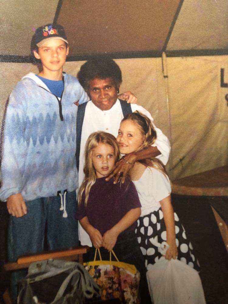 IshkaRose's tweet photo. My Aunty Shirl, big bro, big sis &amp; I ☺️❤️✨#family #love #missyou #goodtimes @Michael96967481 @rachelerogers https://t.co/USjb3E9DaX