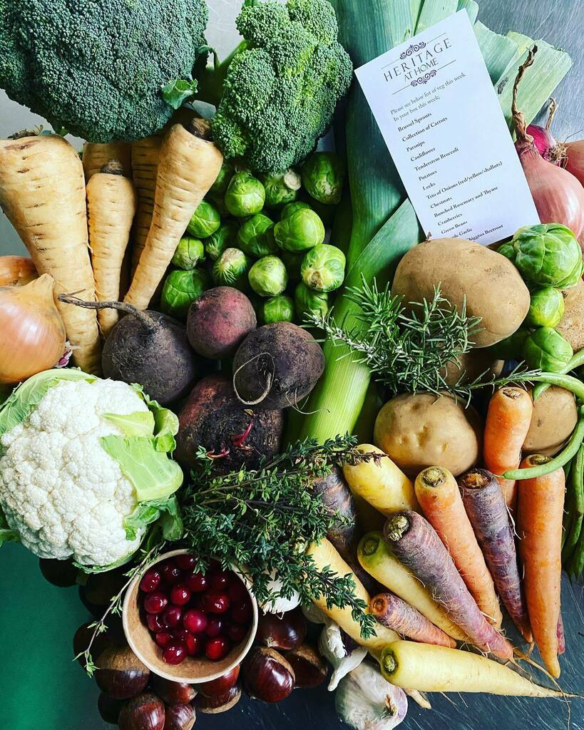 thegourmetgays's tweet photo. Xmas vegetables from @heritage_at_home unpacked.
These shall keep us going for a few days I reckon, never cooked my own chestnuts before nor fresh cranberries.
We love the rainbow carrots and beetroot varieties, happy gays.
.
.
#xmasveg #vegetablebox #heritage #vegselection … https://t.co/AXlhG6qMAY