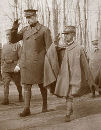 Another European Head of State during the World War Era - I really don't understand if megalomania is an individual trait or a collective one. Now, look at Victor Emmanuel of Italy. The 5' 0'' king is seen with Albert of Belgium here.