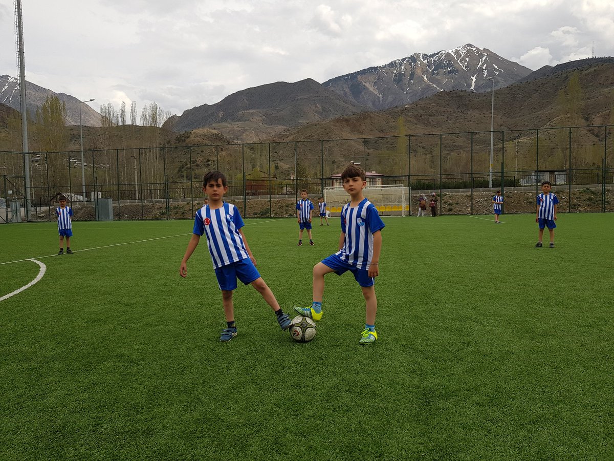 SelaleIlk's tweet photo. Bugün okuma saatimizi senin renklerini üzerimize alarak gönülden desteklerimizi sana yolluyoruz. Seninleyiz Erzurumspor...@ErzurumValilik @Erzurumspor @mehmetsekmen @skaygusuz @MemUzundere #ErbaplaErzurumsporunYanindayız #ErzurumEebaplaOkuyor https://t.co/5hbvYXozFi