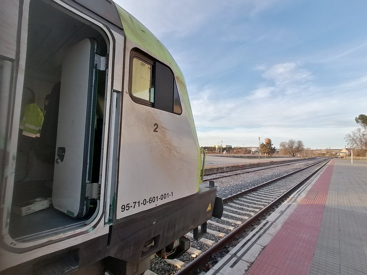 jonan_amas's tweet photo. Último tren del año en Aranda de Duero...
96145, 601001 aislada a Medina del Campo... Hasta el año que viene L-102!
@Captrain_Europe @ACTREN_MF
@CaptrainD
#Captrain #CaptrainCrew #CaptrainTeam #CaptrainEspaña #sncflogistics #Sncf #SNCF #CAF #BITRAC https://t.co/aBW2D0tFmy
