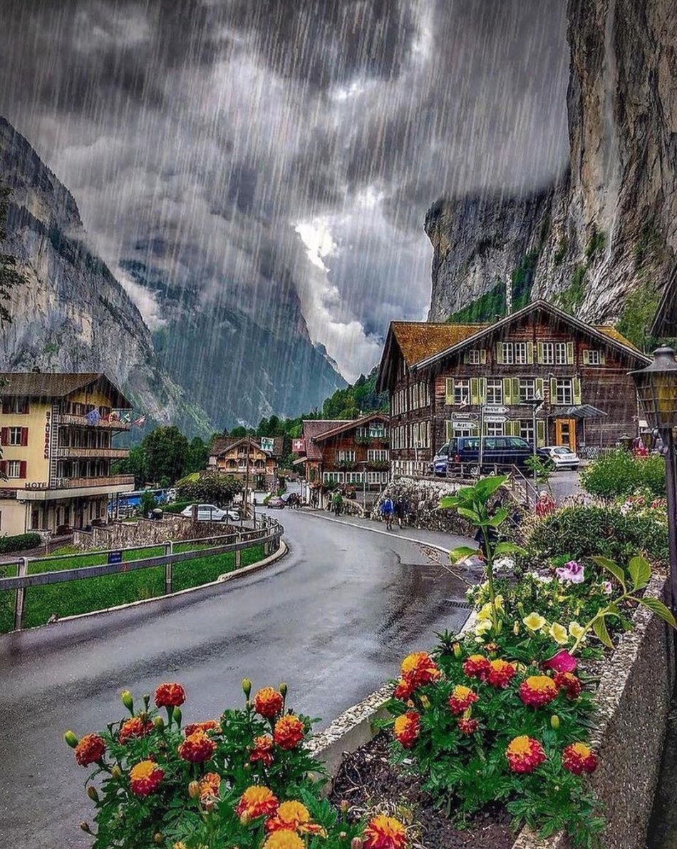 Rainy days are cool too 🌧 #Regram 📸 (@takemyhearteverywhere)